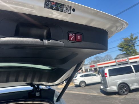 Used 2024 Mercedes-Benz GLS 450 4MATIC image 17