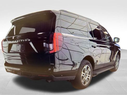 Used 2025 Ford Expedition Active image 3