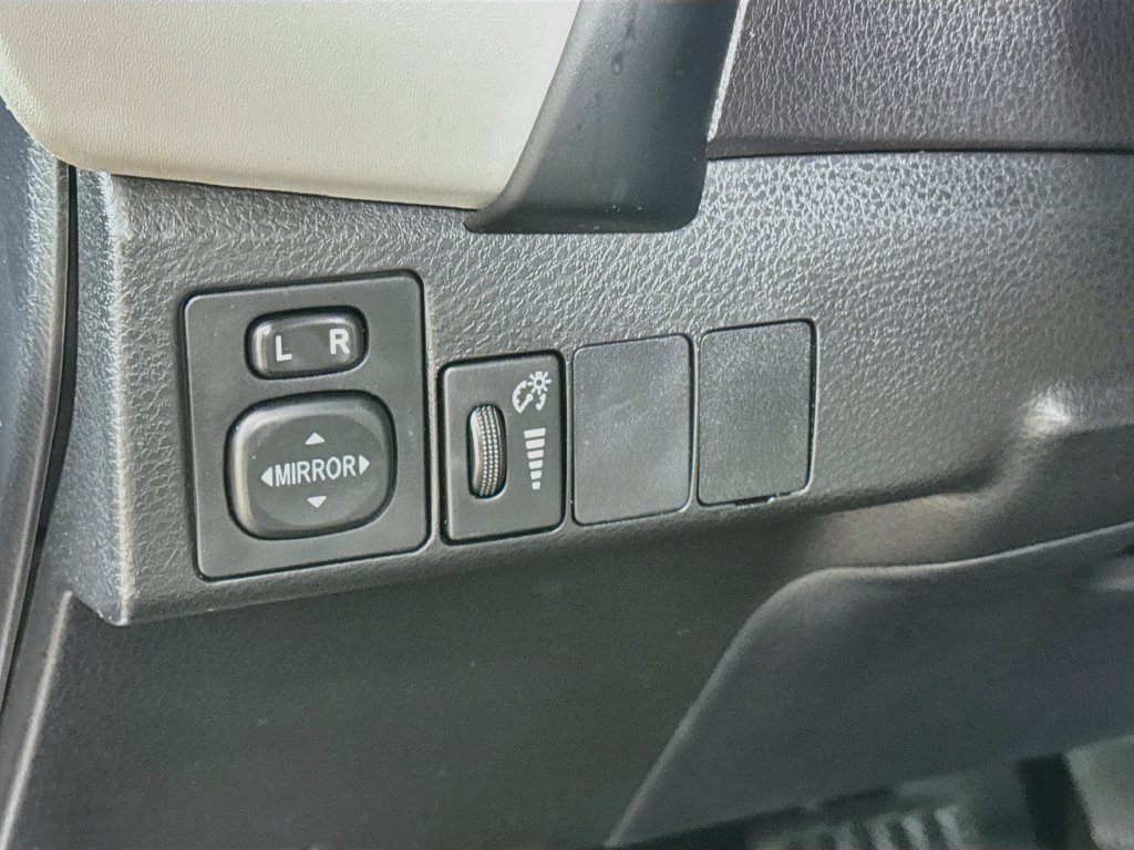 Used 2018 Toyota Corolla LE FWD image 12