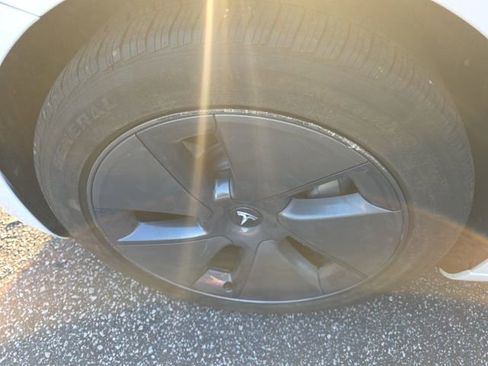 Used 2022 Tesla Model 3 RWD image 10