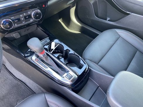 Used 2025 Chevrolet Trax RS image 29