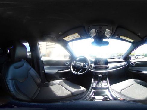 Used 2025 Jeep Compass Latitude image 41