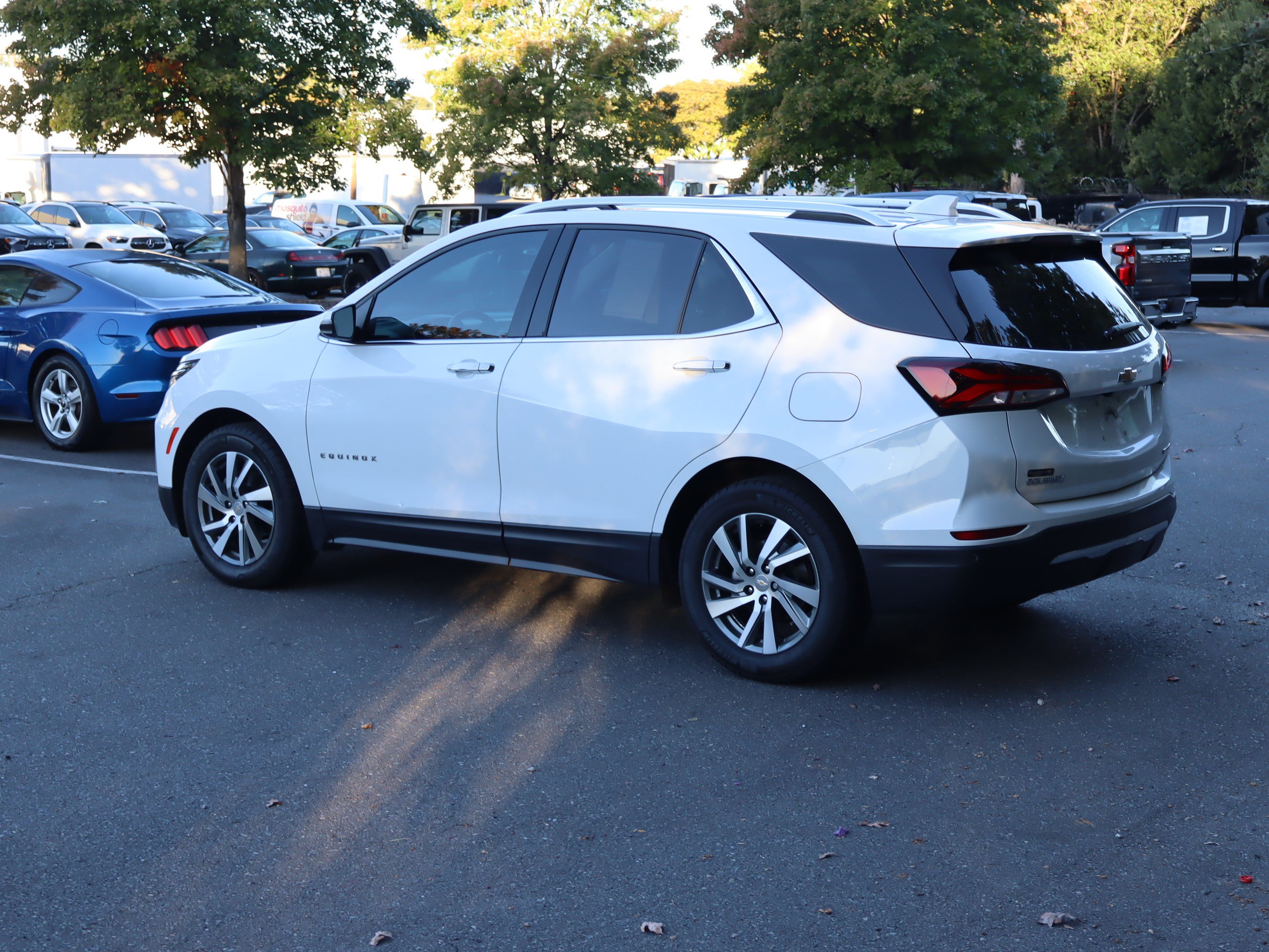 Used 2024 Chevrolet Equinox Premier FWD image 19