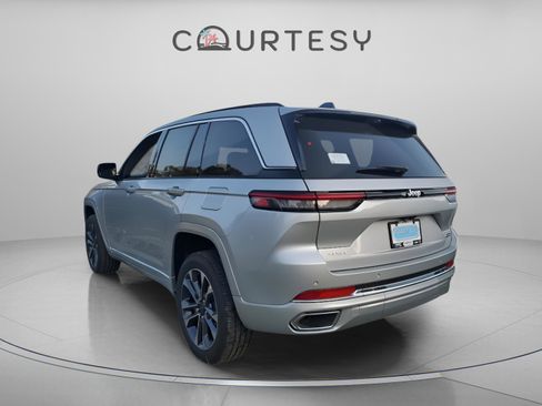 New 2025 Jeep Grand Cherokee Overland w/ Luxury Tech Group IV image 2