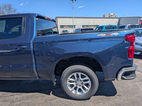 Used 2022 Chevrolet Silverado 1500 LT AWD/4WD image 4