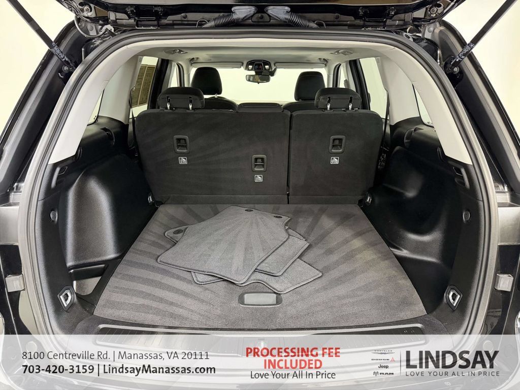 Used 2023 Jeep Grand Cherokee Laredo AWD/4WD image 17