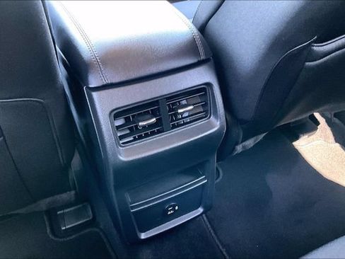 Used 2021 Ford Edge SE FWD image 10