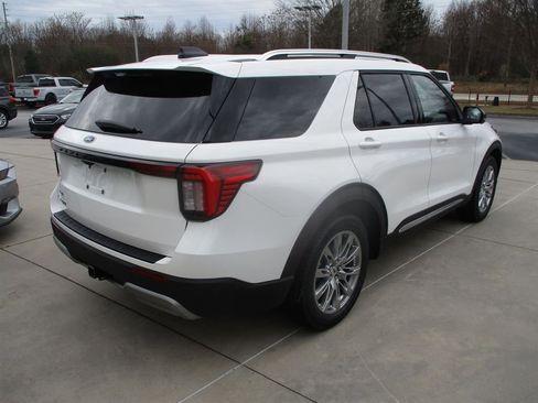 New 2026 Ford Explorer Platinum image 3