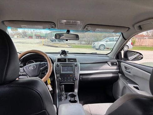 Used 2016 Toyota Camry SE image 6