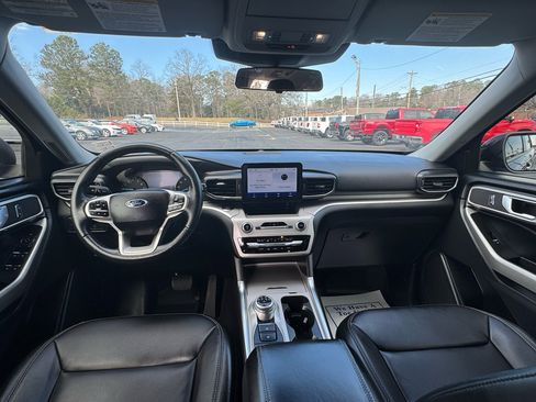 Used 2022 Ford Explorer XLT w/ Equipment Group 202A image 20