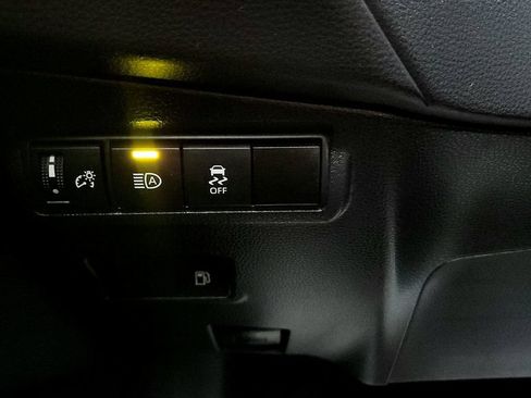 Used 2024 Toyota Corolla Cross AWD Hybrid w/ Moonroof Package image 33
