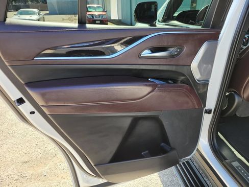 Used 2021 Cadillac Escalade Premium Luxury Platinum AWD/4WD image 18