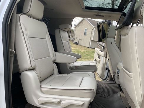 Used 2021 GMC Yukon XL Denali w/ Denali Premium Package image 29