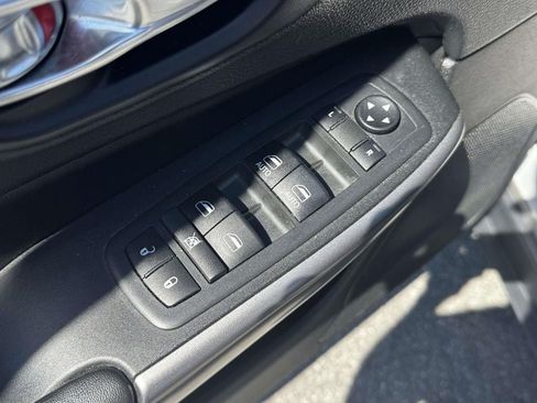Used 2019 Jeep Cherokee Limited AWD/4WD image 16