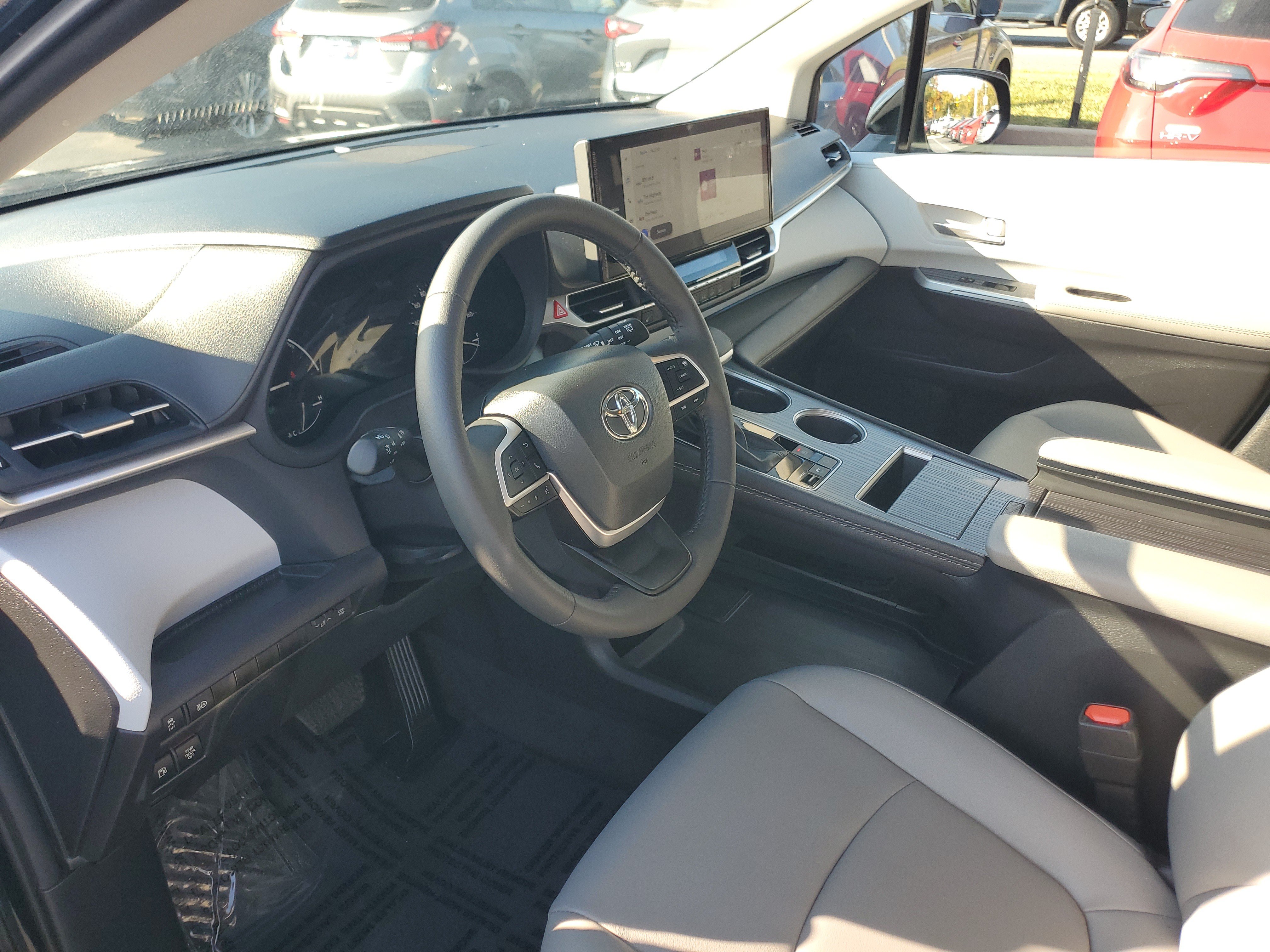 Certified 2026 Toyota Sienna XLE FWD image 19