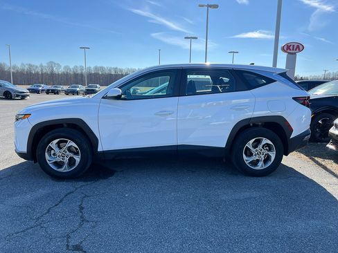 Used 2023 Hyundai Tucson SE image 2