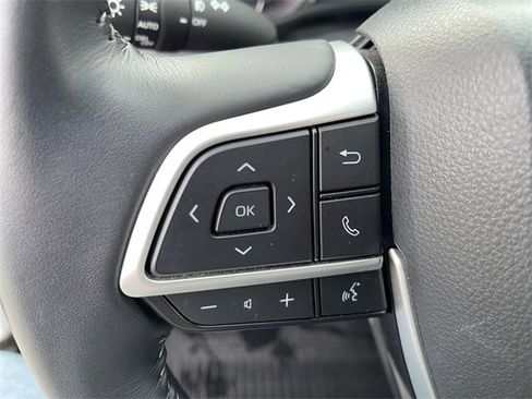 Used 2023 Toyota Highlander XLE image 33