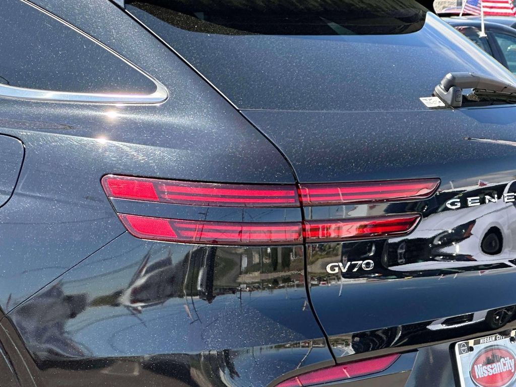 Used 2026 Genesis GV70 2.5T Advanced AWD/4WD image 8