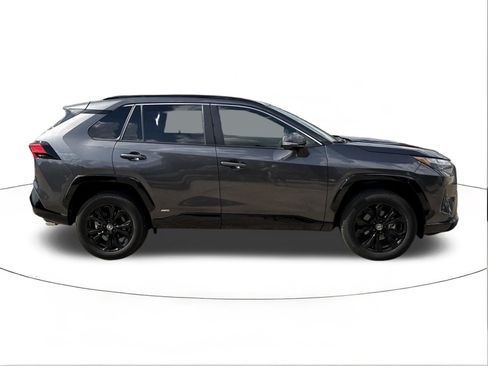 Used 2024 Toyota RAV4 SE AWD/4WD image 2