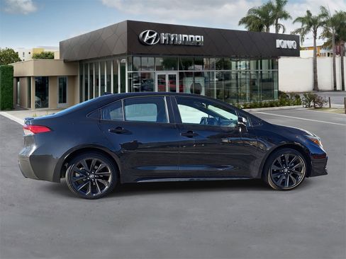 Used 2024 Toyota Corolla SE image 2