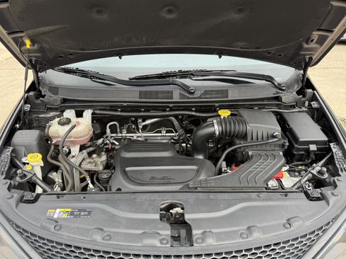 Used 2022 Chrysler Voyager LX FWD image 36