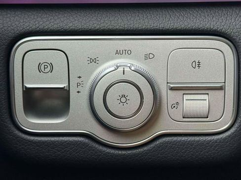 Used 2023 Mercedes-Benz GLS 450 4MATIC image 23