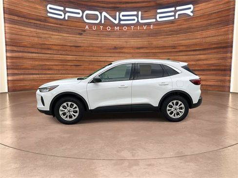 Certified 2024 Ford Escape Active AWD/4WD image 2