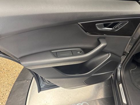 Used 2019 Audi Q8 Premium Plus AWD/4WD image 28