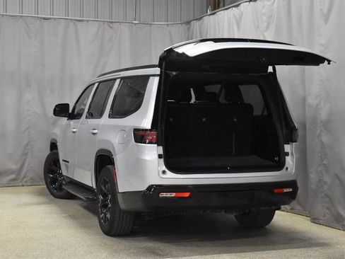 Used 2024 Jeep Wagoneer Series II image 36