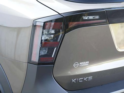 Used 2025 Nissan Kicks SV image 21