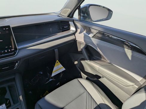 New 2026 Volkswagen Tiguan SE R-Line FWD image 12