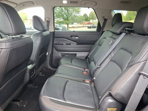 Used 2022 Nissan Pathfinder SL image 10