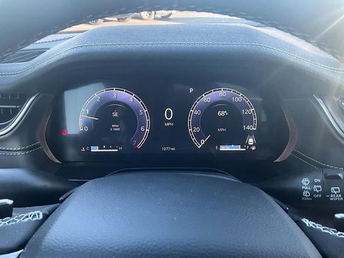 Used 2025 Jeep Grand Cherokee Limited w/ Luxury Tech Group II AWD/4WD image 17