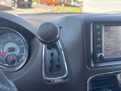 Used 2012 Chrysler Town & Country Touring-L w/ Premium Group FWD image 22