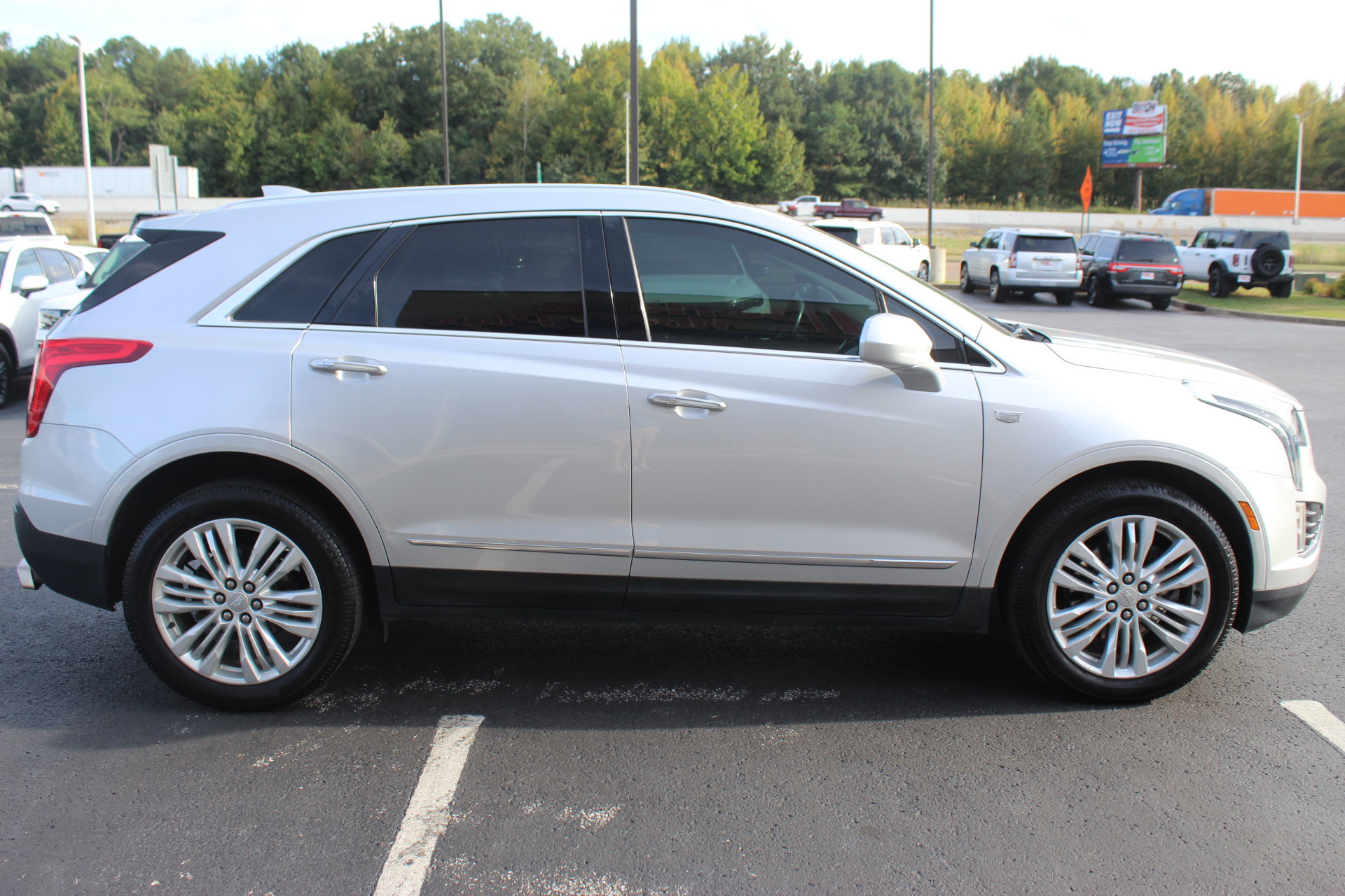 Used 2019 Cadillac XT5 Premium Luxury FWD image 5