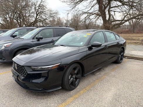 Used 2024 Honda Accord Sport image 9