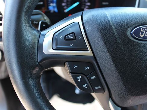Used 2017 Ford Fusion SE w/ Fusion SE Technology Package FWD image 19