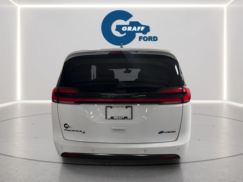 Used 2024 Chrysler Pacifica Limited FWD image 8
