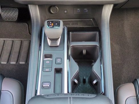 Used 2024 Nissan Pathfinder Platinum w/ Black Appearance Package image 19