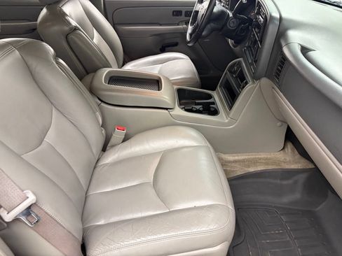 Used 2005 Chevrolet Tahoe Z71 w/ Preferred Equipment Group AWD/4WD image 47