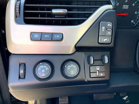 Used 2018 GMC Yukon Denali w/ Open Road Package AWD/4WD image 36