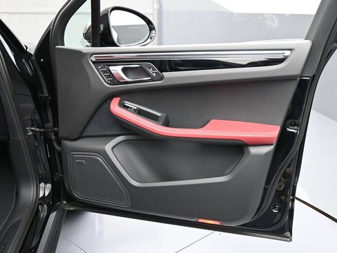 Certified 2026 Porsche Macan AWD/4WD image 29