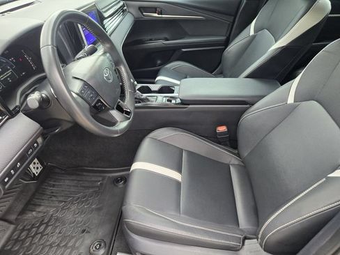 Used 2025 Toyota Camry SE w/ Convenience Package FWD image 12