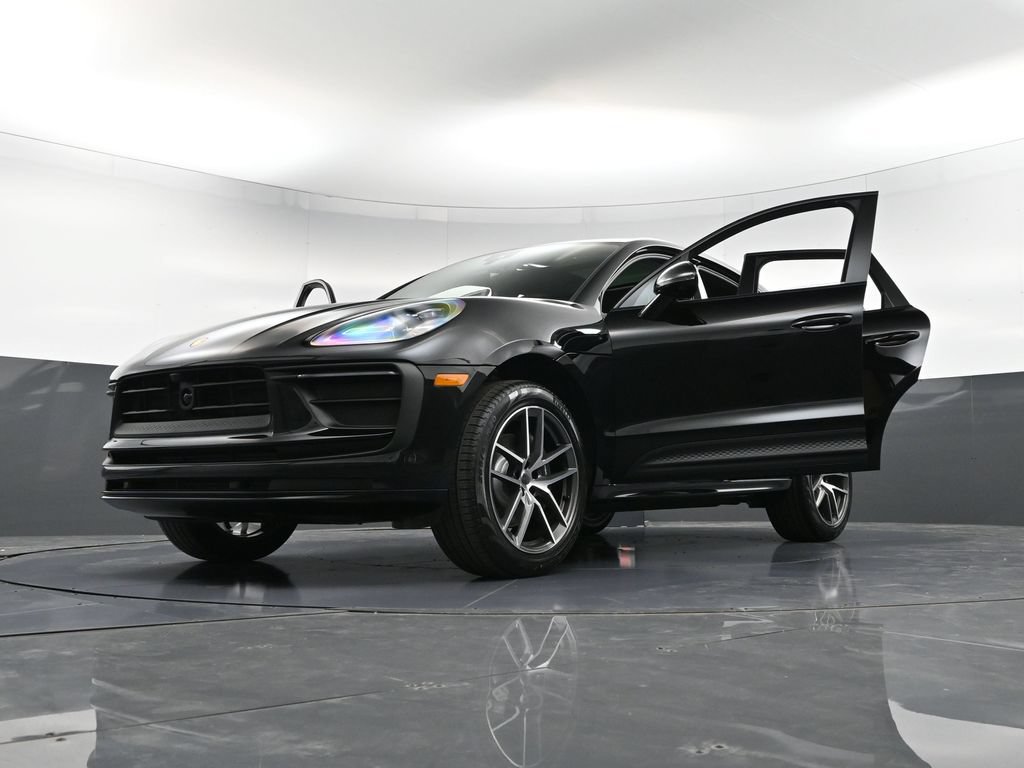 Certified 2026 Porsche Macan AWD/4WD image 39