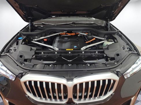 Used 2026 BMW X5 xDrive50e w/ Premium Package AWD/4WD image 32