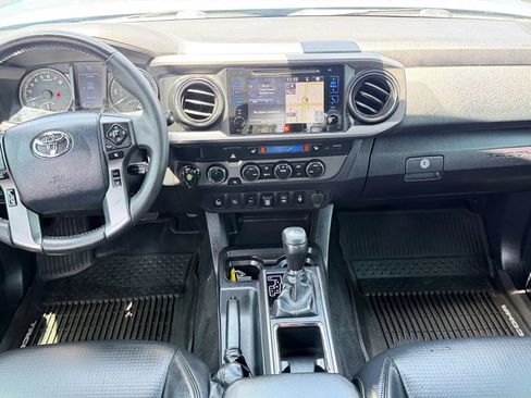 Used 2019 Toyota Tacoma TRD Off-Road AWD/4WD image 13