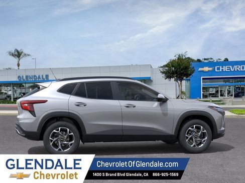 New 2026 Chevrolet Trax LT FWD image 5