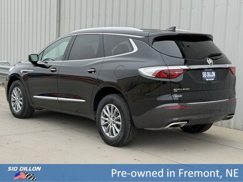 Used 2023 Buick Enclave Essence image 7