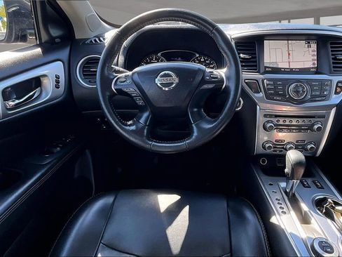 Used 2019 Nissan Pathfinder SL AWD/4WD image 6