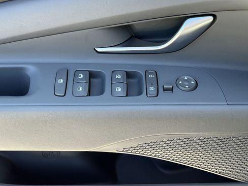 Used 2023 Hyundai Elantra SEL FWD image 20
